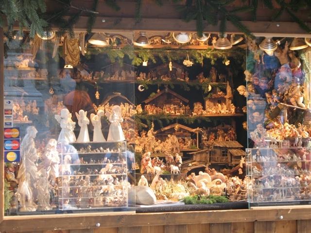 vienna-christmas-market-04-stall-closer.JPG