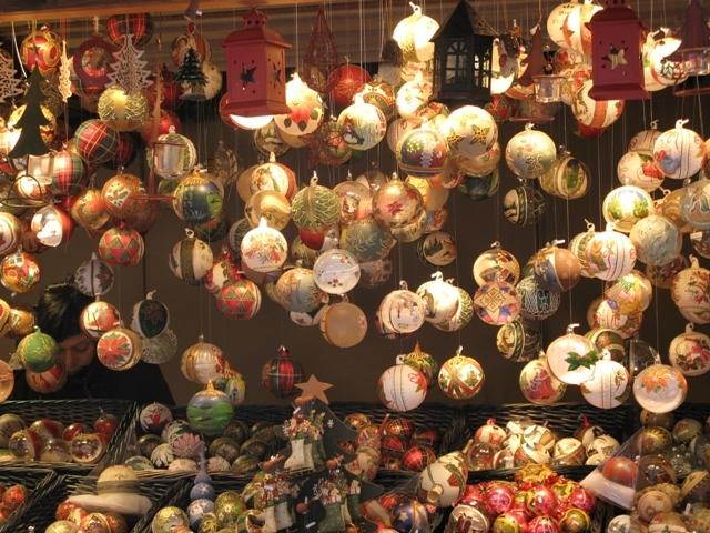 vienna-christmas-market-07-decorations.JPG