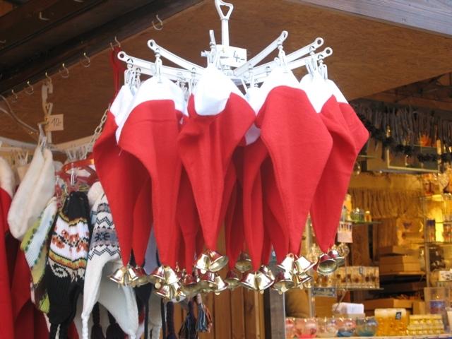 vienna-christmas-market-13-hats.JPG